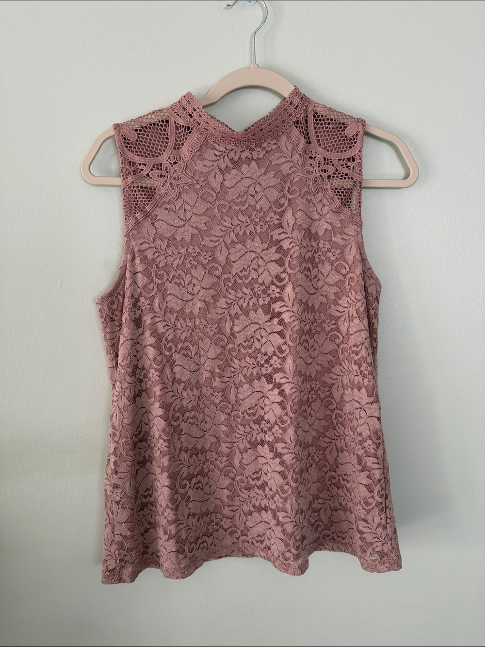 Cable & Gauge Mauve Lace Sleeveless Top
